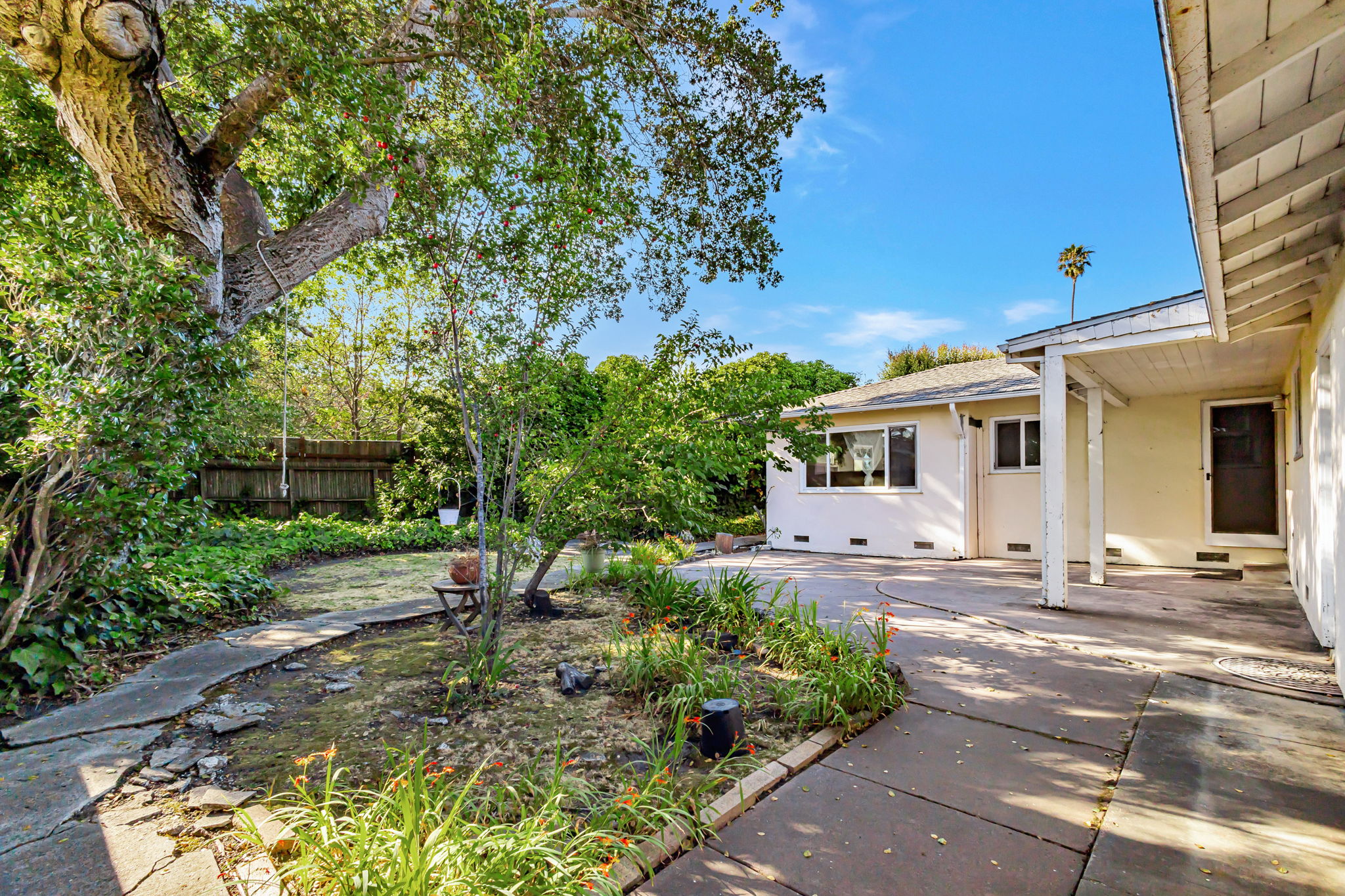 1401 Laurent Street